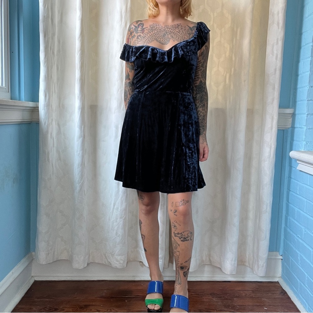 american eagle velvet off-the-shoulder mini dress size small